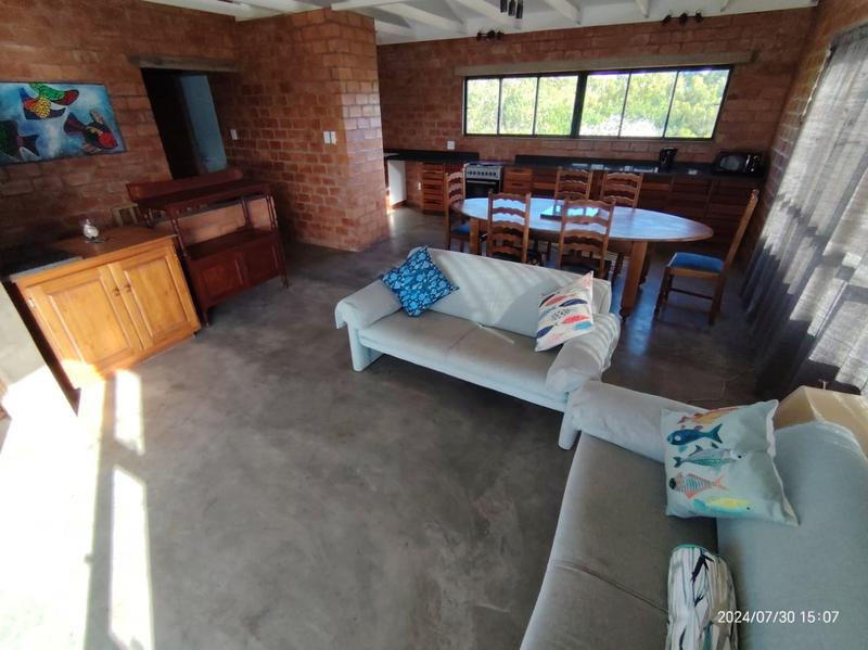 To Let 3 Bedroom Property for Rent in Paradise Beach Eastern Cape